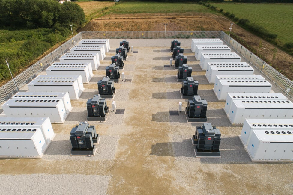 Zekerheid bij netcongestie en lagere energiekosten met industriële batterijopslag